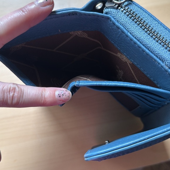 Wrangler Trifold Wallet/ Wristlet Light Blue - Picture 7 of 10